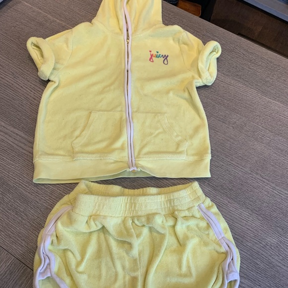 Girls Juicy Couture terry cloth shorts - Picture 3 of 3